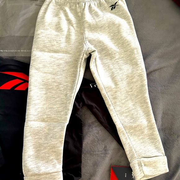 ❌SOLD❌Reebok Boys 3 Piece Set - 2 Long Sleeve Basketball  T-Shirt Size 5 and 1 - Picture 6 of 12